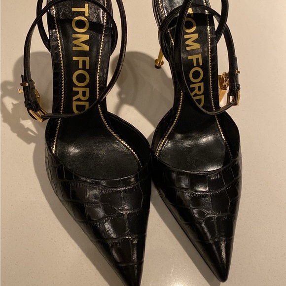 Worn one time comes with box, dust, bag, and heel  taps